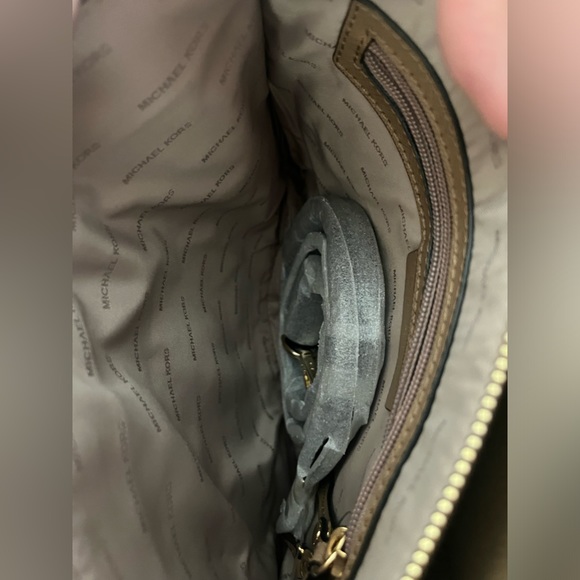 NWT/NWOT Michael Kors Shoulder Bag - Picture 4 of 7